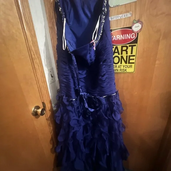 Elegant Blue Strapless Gown - Picture 4 of 7